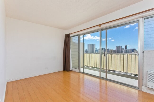 Building Photo - AVAILABLE NOW !!!!  Conveniently Located O...