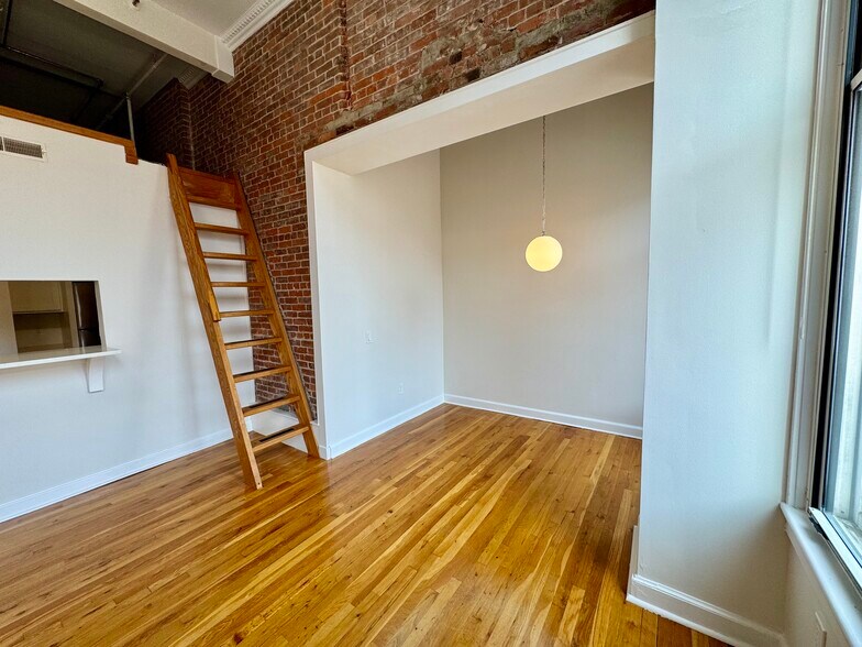 Building Photo - 134 Washington St
