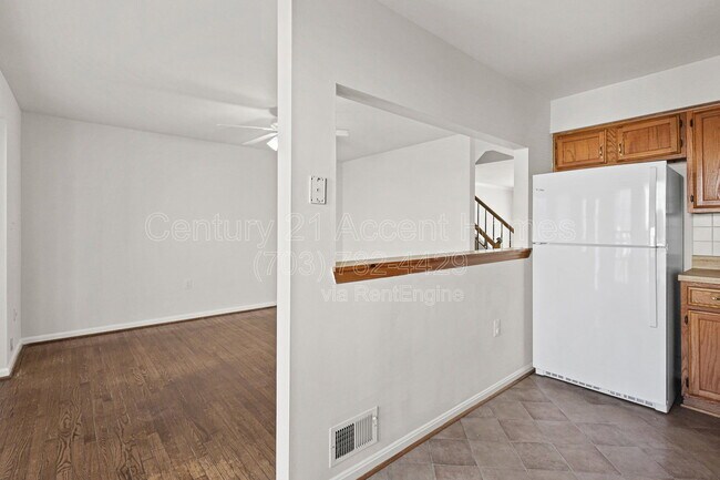 Building Photo - 6719 Sunset Woods Ct