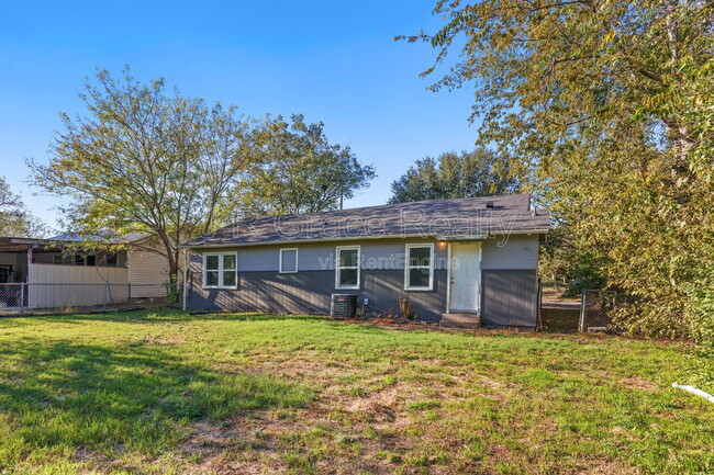 Building Photo - 3621 Redbird St