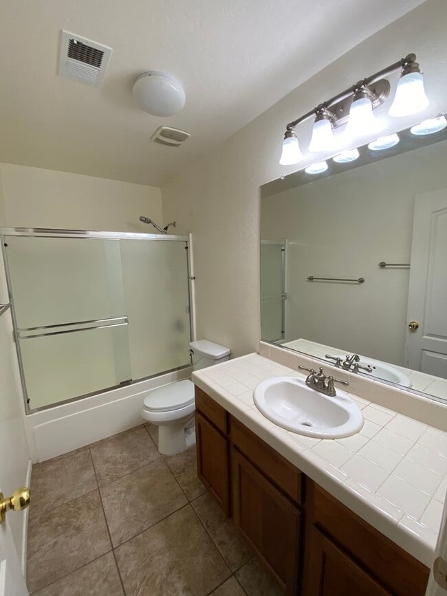 Building Photo - NW Visalia Home coming soon!!