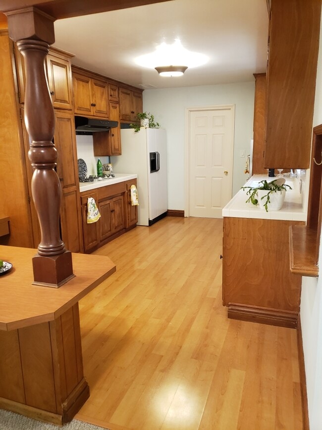 Building Photo - 609 E Buffalo Ave