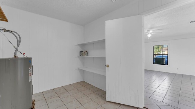 Building Photo - 848 Pecan Ln