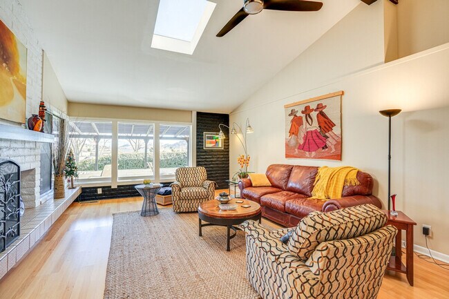 Building Photo - 21 Walking Diamond Dr