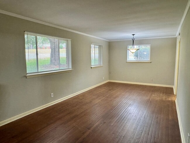 Building Photo - Beyond Perfect 3 bedroom 1 bath !!!!