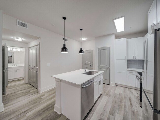 Building Photo - Cortland Addison Circle