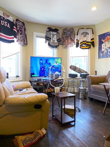 Building Photo - 12 Worthington St