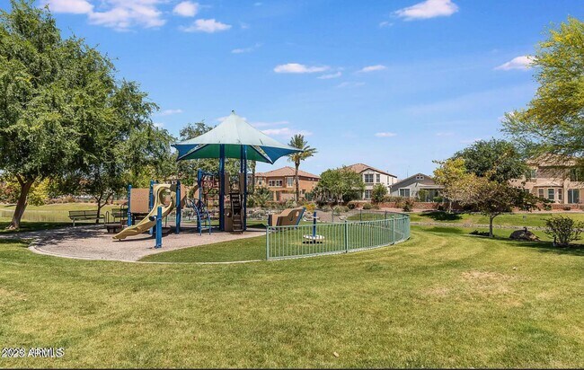Building Photo - 931 E Canyon Way