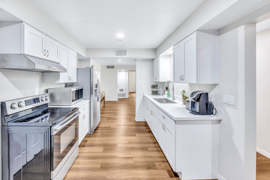 Building Photo - 1713 W Hazelwood St