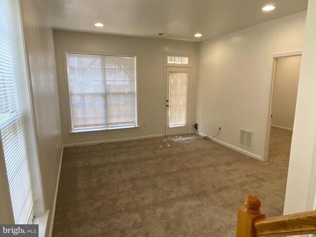 Building Photo - 5633 Sheals Ln