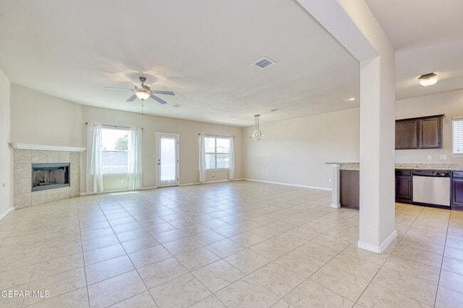 Building Photo - 5601 Valley Maple Dr