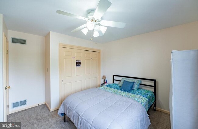 Building Photo - 211 Caravan Dr