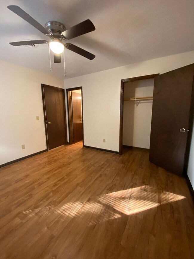 Building Photo - 113/115 St Andrews Ct