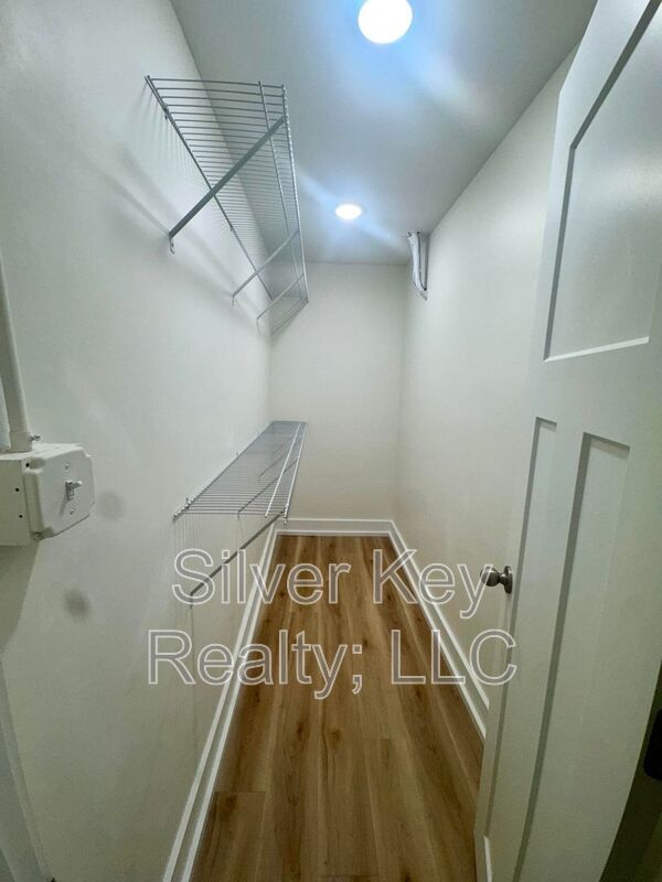 Building Photo - 2113 W Madison Ave