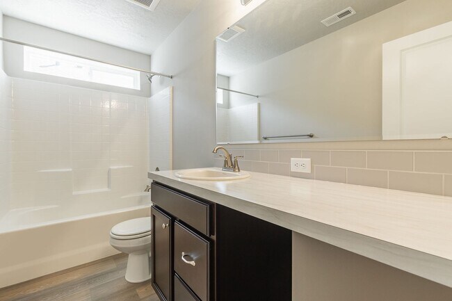 Building Photo - Perfect location for a 4 bed 2 bath with a...