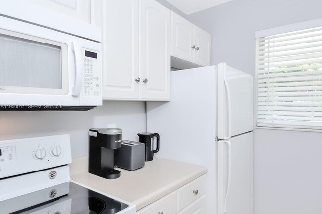 Building Photo - 1015 SW 30th St