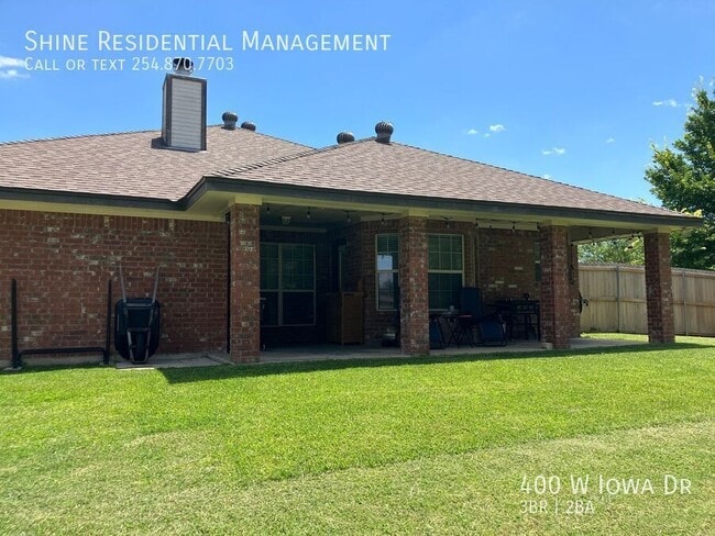 Building Photo - 400 W Iowa Dr
