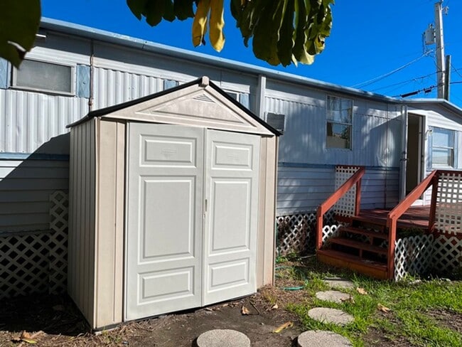 Building Photo - Spacious 3/2 Mobile Home