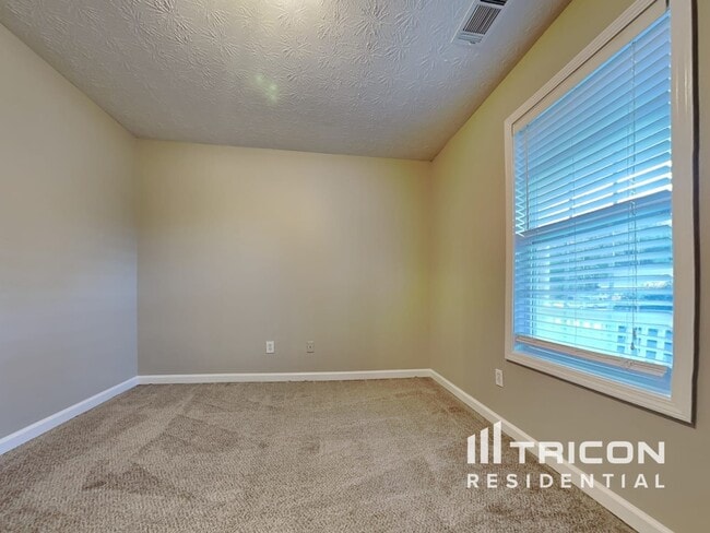 Building Photo - 280 Chestnut Dr