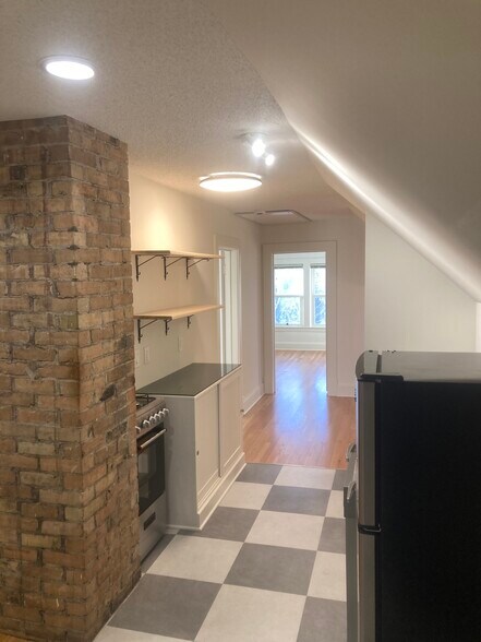 Building Photo - 3150 Harriet Ave