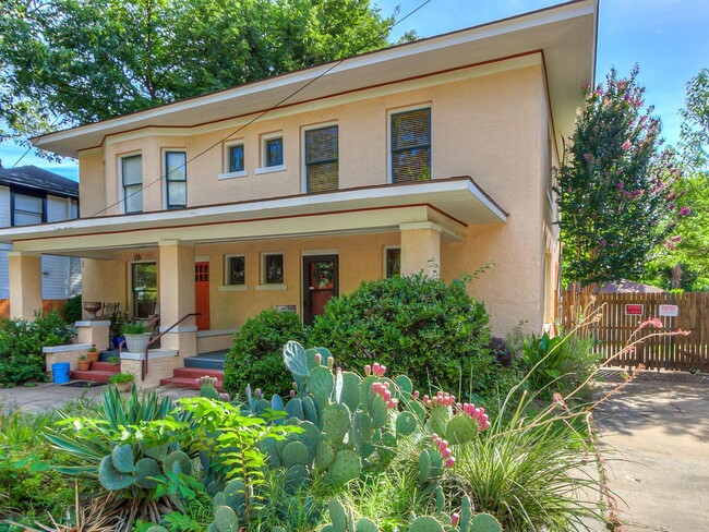 Primary Photo - Charming Updated Mesta Park Duplex - New S...