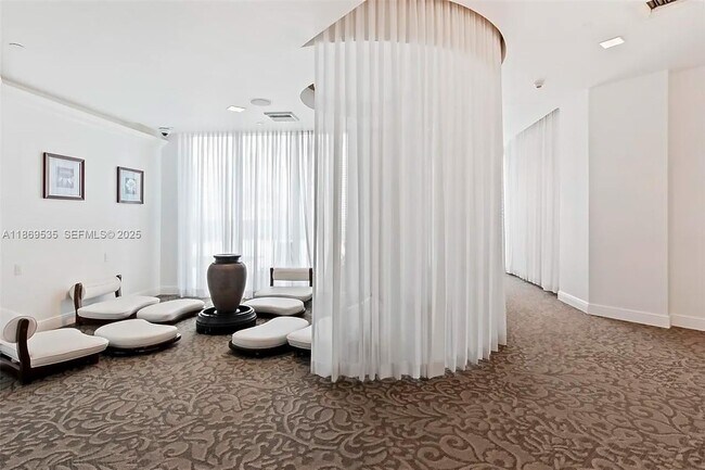 Building Photo - 350 S Miami Ave