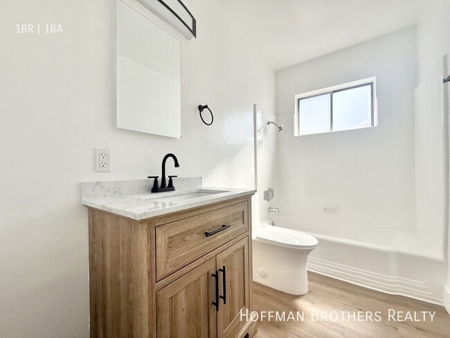 Building Photo - 1819 S Oxford Ave