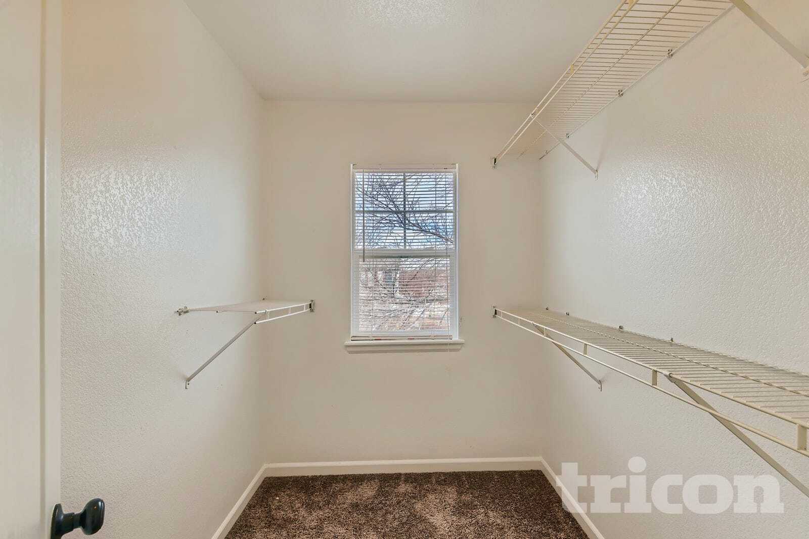 Building Photo - 300 Fieldstone Dr