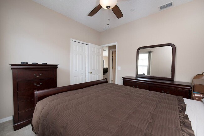 Building Photo - Large, Executive style 3/2.5 Lakefront/POOL Home in East Park of Lake Nona