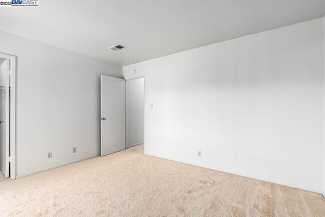 Building Photo - 1115 Camino Del Valle
