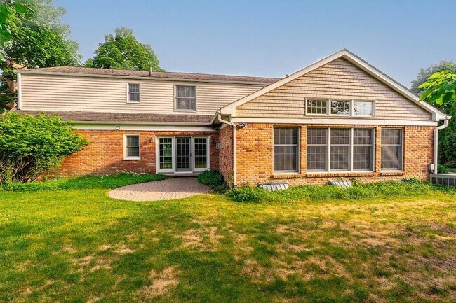 Building Photo - 1688 Northlawn Blvd