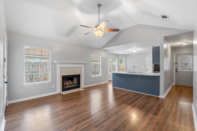 Building Photo - 1911 Summer Hills Ln