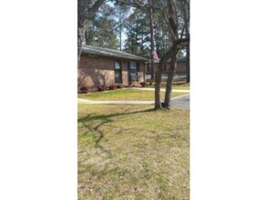 Building Photo - Brewster Place, Fayetteville, Nc 28303