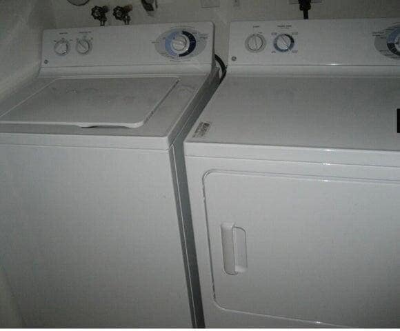 Building Photo - 804 E Windward Way