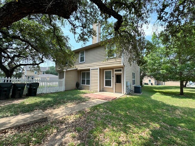 Building Photo - 251A Utterback