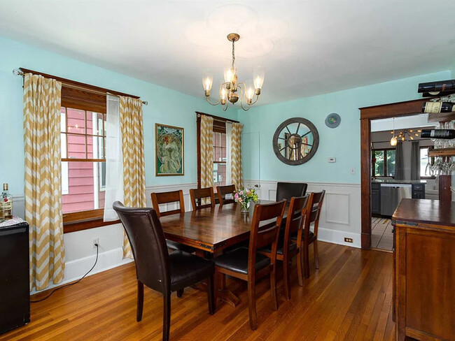 Primary Photo - Delightful 1925 ,three bedroom, 1/1 baths ...