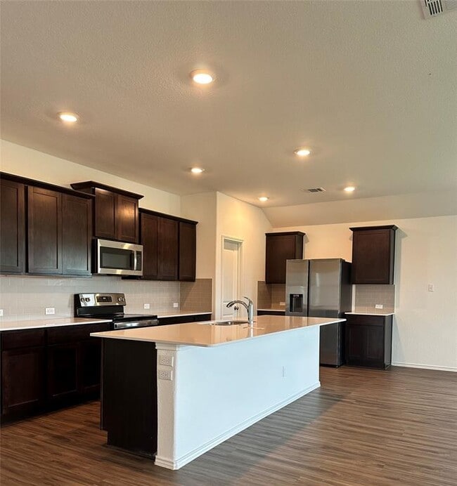 Building Photo - 215 Chickasaw Ln