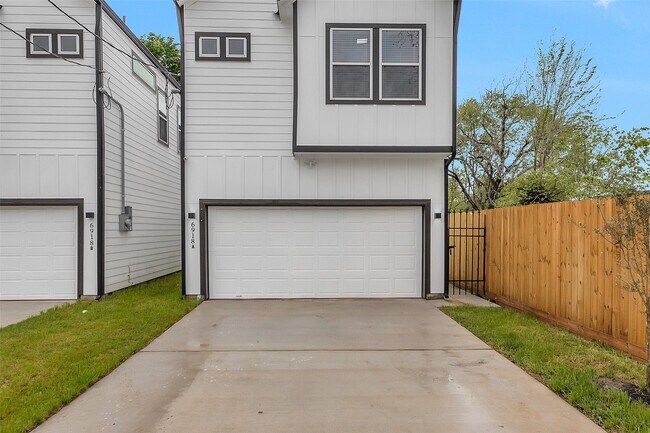 Building Photo - 6918A Dumble St