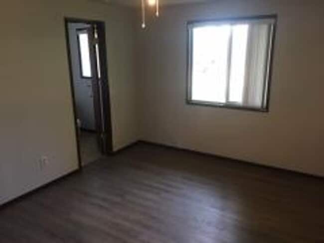 Building Photo - SINGLE FAMILY HOME HORSE PROPERTY ON PRAIRIE AVENUE (APP#106)