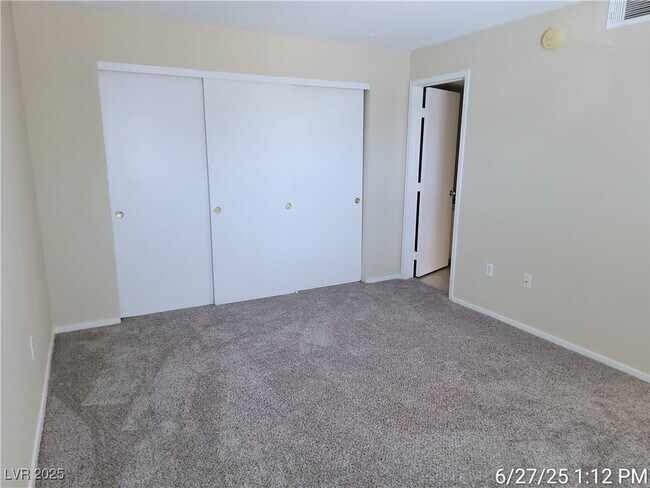 Building Photo - 555 E Silverado Ranch Blvd