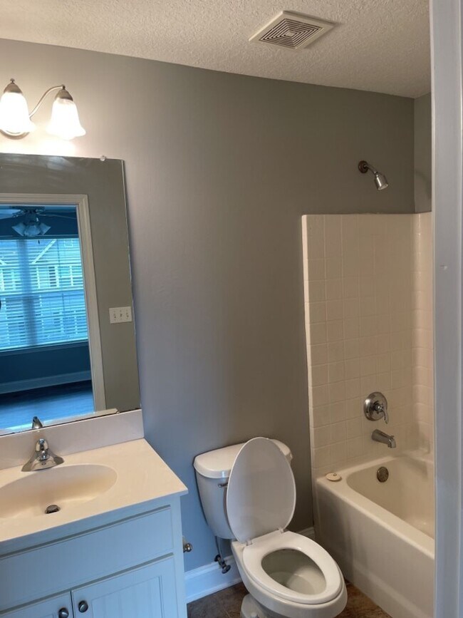 Building Photo - 273 Vining Way