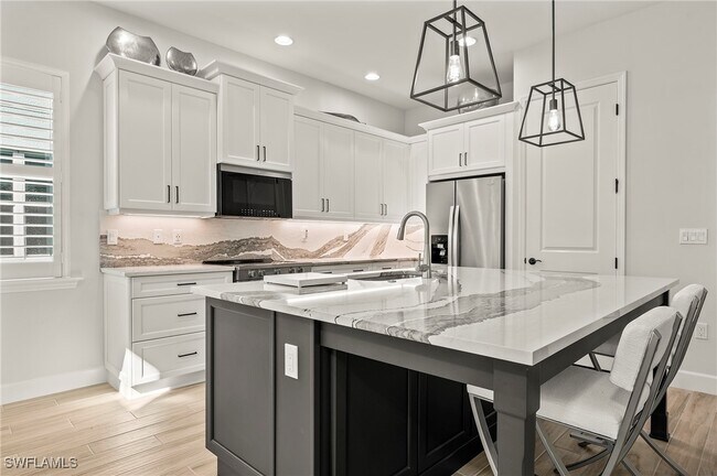 Building Photo - 6988 Saona CT