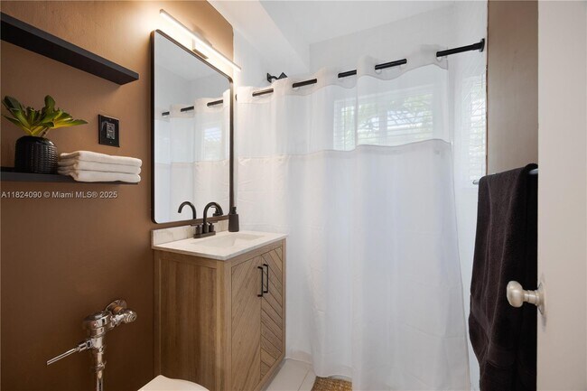 Building Photo - 1110 Venetian Way