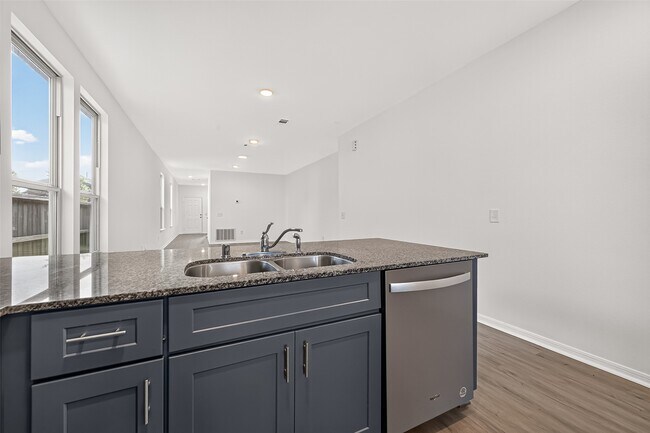 Building Photo - 16737 Oak Bough Dr