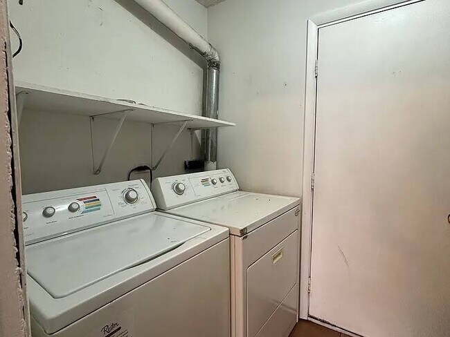 Building Photo - 1741 Bell Dr