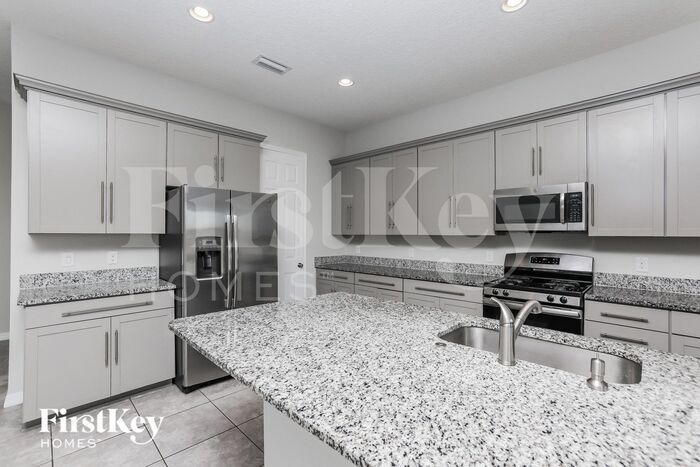Building Photo - 800 Grand Hilltop Dr
