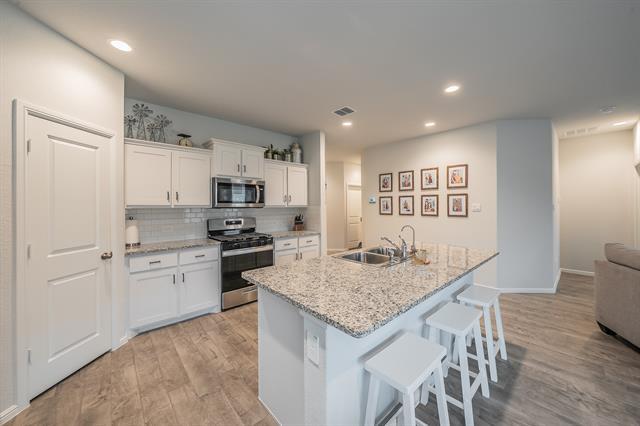 Building Photo - 156 Birch St