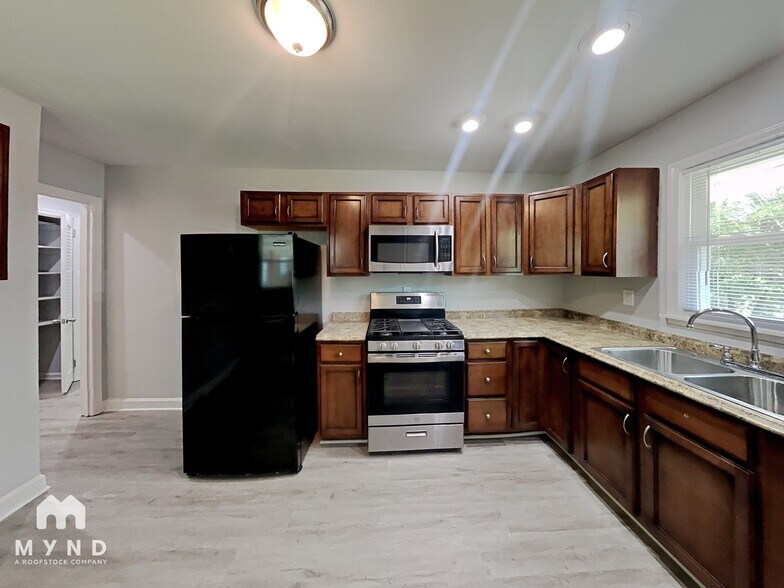 Building Photo - 2625 Harmony Way