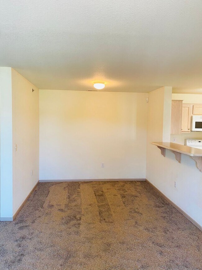 Building Photo - Spacious 2bedroom!