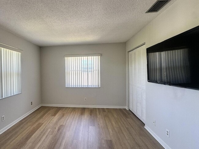 Building Photo - 5908 Via Delray Blvd